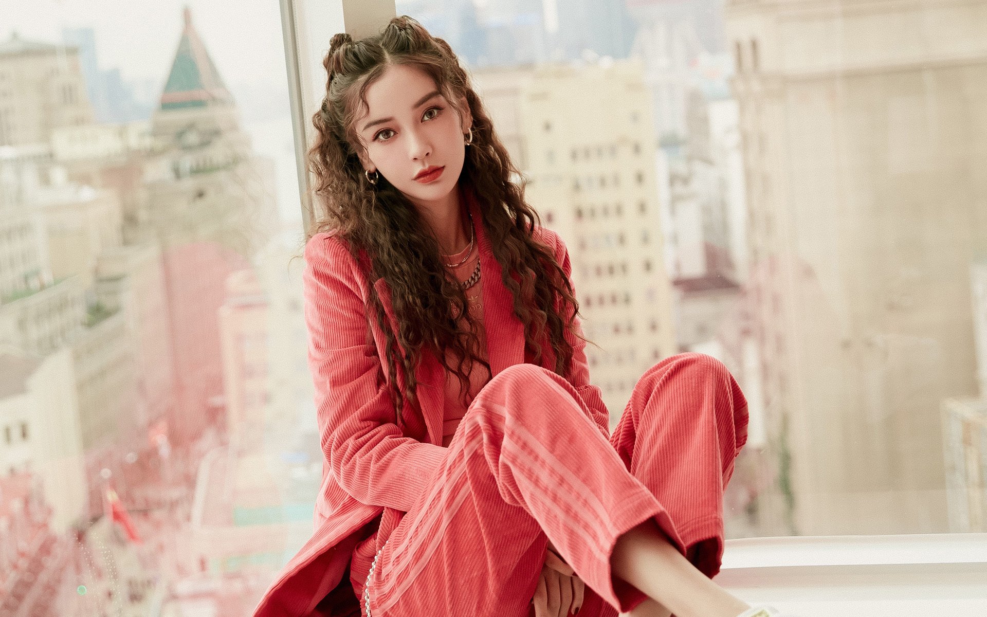 爱游戏官方网站-“球队激烈拼杀，战术创新助力攻势突围”