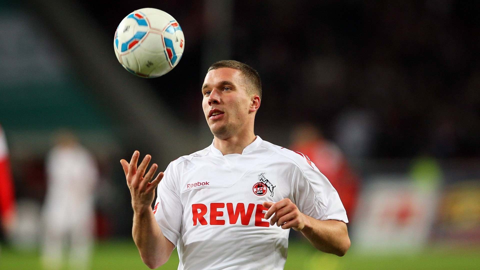 AYX体育-伊朗男足在巴黎奥运会比赛中以2-1战胜葡萄牙，伊朗踢葡萄牙