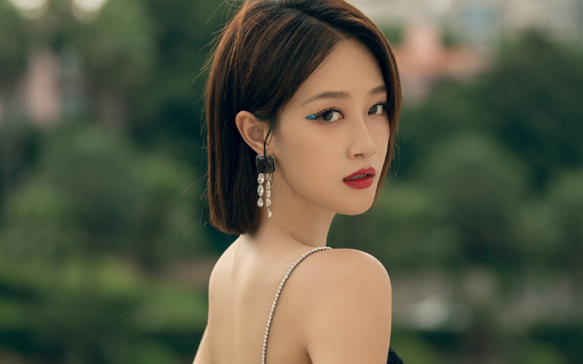 爱游戏官网-勒沃库森连胜势头不减，勒沃库森比赛实况聚胜顽球汇