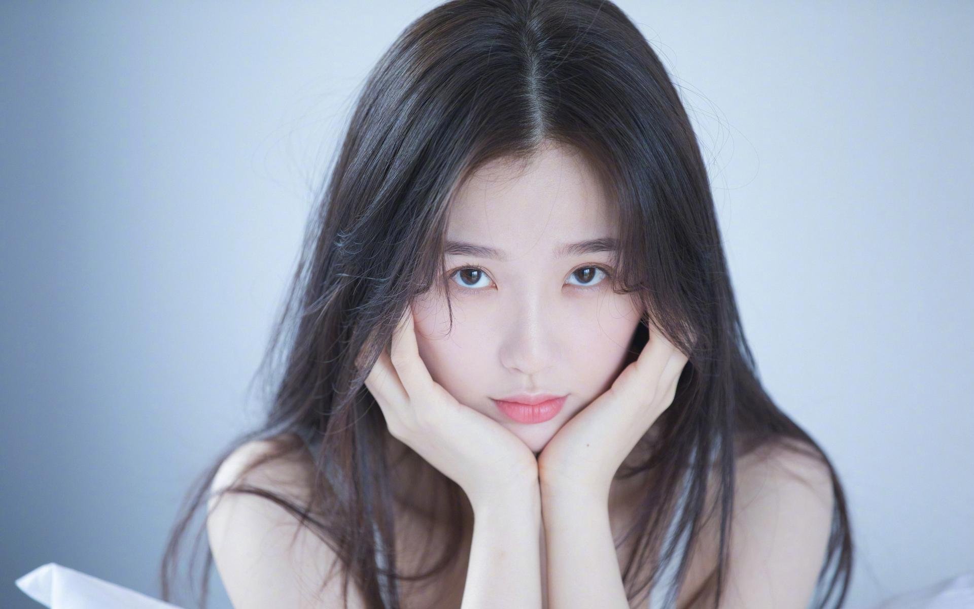 爱游戏体育官方网站-雄鹿队成员争相亮相时尚杂志封面，引发话题，雄鹿队的成员有哪些